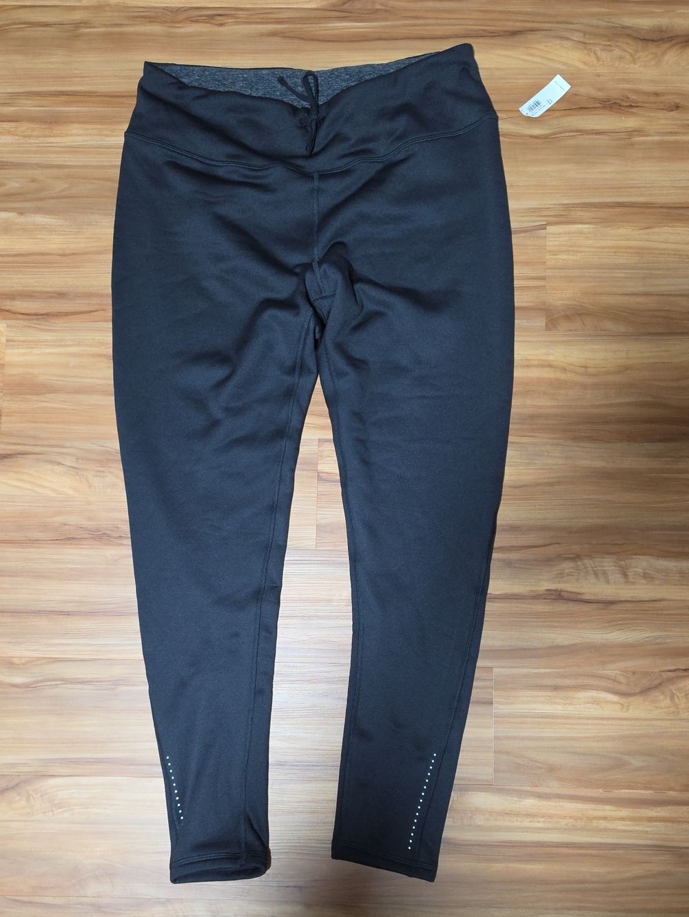Old Navy Black Womens Performance Leggings with Reflective Dots
